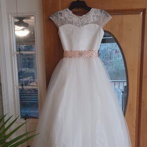 NWOT Girl's Holy Communion Dress, Embroidered Lace, Full Crinoline, Train Sz 12